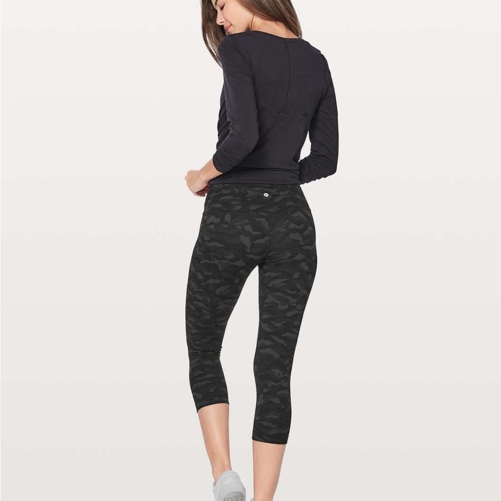 Lululemon Align Crop *21"
Sequoia Camo Print Deep Coal Black - Picture 7 of 7
